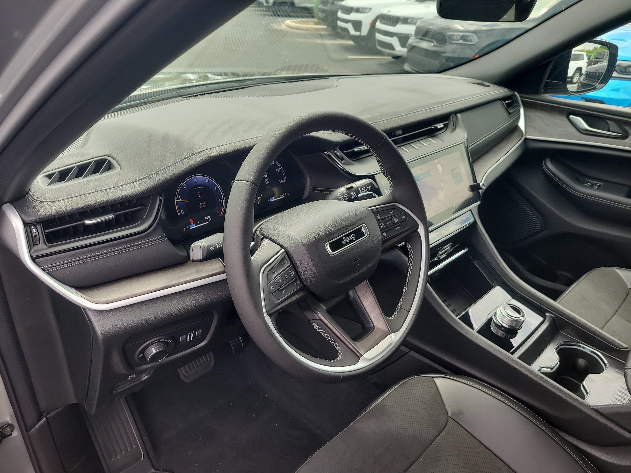 New 2027 Jeep Grand Cherokee Altitude RWD image 15
