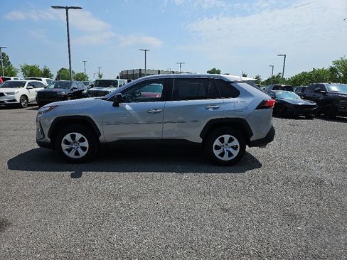 Used 2023 Toyota RAV4 LE AWD/4WD image 4