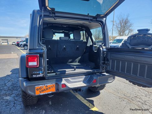 Used 2025 Jeep Wrangler Willys image 19