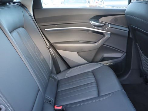 Used 2024 Audi Q8 e-tron Premium Plus w/ Premium Plus Package image 14