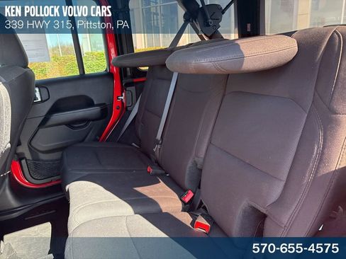 Used 2022 Jeep Wrangler Unlimited Sahara w/ Cold Weather Group AWD/4WD image 30