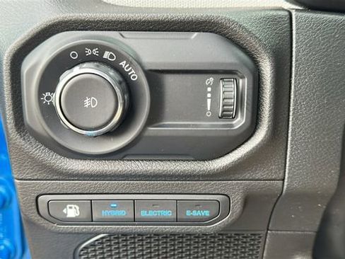 Used 2024 Jeep Wrangler Unlimited image 21