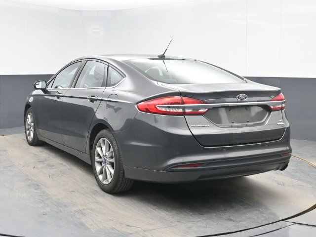 Used 2017 Ford Fusion SE w/ Fusion SE Technology Package FWD image 7