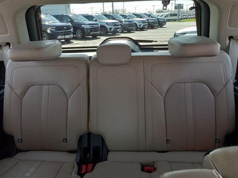 Used 2023 Ford Expedition Limited AWD/4WD image 15
