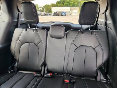 New 2026 Chrysler Pacifica Select w/ S Appearance Package image 10