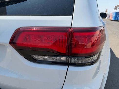 Used 2015 Jeep Grand Cherokee Altitude RWD image 29