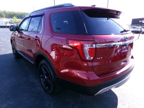 Used 2017 Ford Explorer XLT w/ Equipment Group 202A AWD/4WD image 7