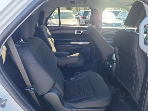 Used 2021 Ford Explorer XLT image 10