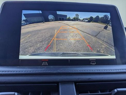 Used 2023 GMC Yukon SLE w/ Gmc Pro Safety Plus Package AWD/4WD image 25