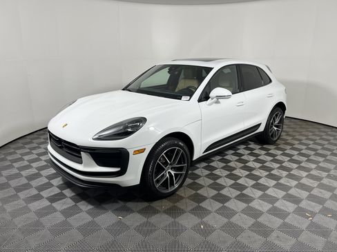 Certified 2026 Porsche Macan AWD/4WD image 11