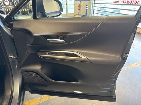 Used 2024 Toyota Venza XLE image 32