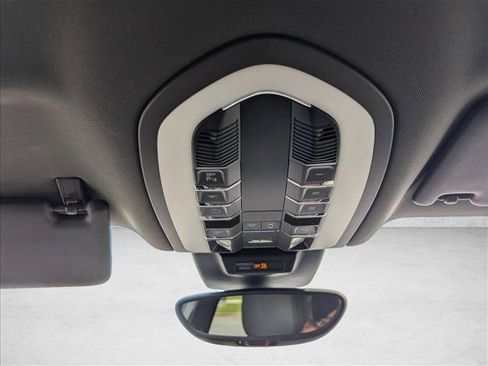 Used 2018 Porsche Macan AWD/4WD image 21