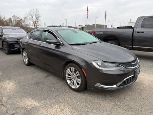 Used 2015 Chrysler 200 Limited w/ Convenience Group image 2
