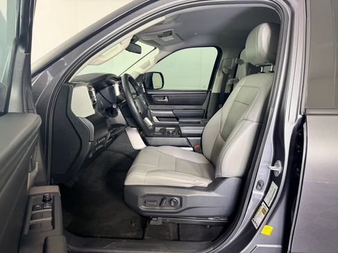 Used 2022 Toyota Tundra SR5 w/ SR5 Premium Package RWD image 24