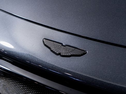 Used 2021 Aston Martin V8 Vantage Convertible image 25