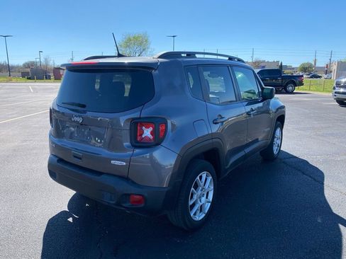 Used 2019 Jeep Renegade Latitude w/ Cold Weather Group AWD/4WD image 9