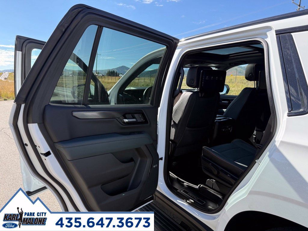Used 2025 GMC Yukon AT4 w/ AT4 Premium Plus Package AWD/4WD image 28