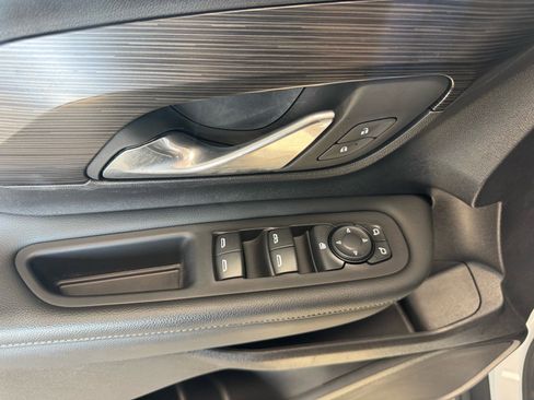 Used 2024 GMC Terrain SLE w/ Driver Convenience Package image 15