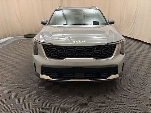Certified 2025 Kia Sorento S AWD/4WD image 2
