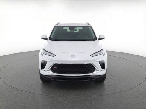 Used 2024 Buick Encore GX Sport Touring image 2