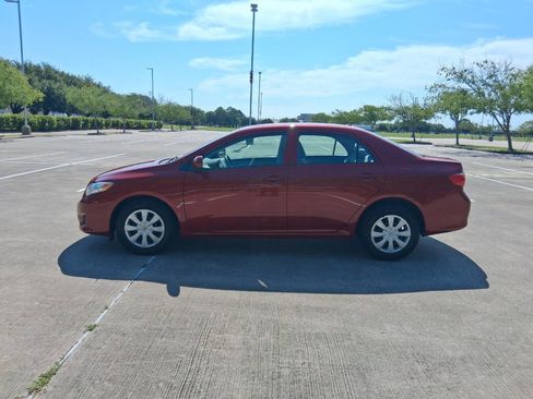 Used 2010 Toyota Corolla LE FWD image 3