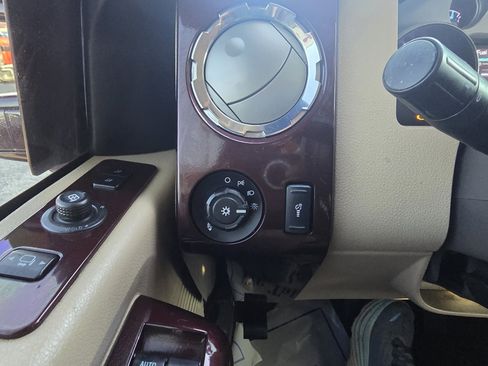 Used 2011 Ford F250 Lariat w/ Lariat Interior Pkg image 24