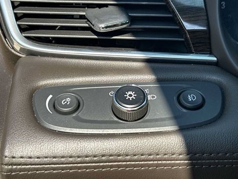 Used 2017 Buick LaCrosse Essence FWD image 17