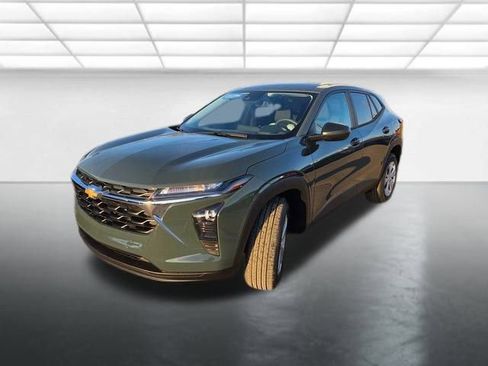 New 2026 Chevrolet Trax LS image 2