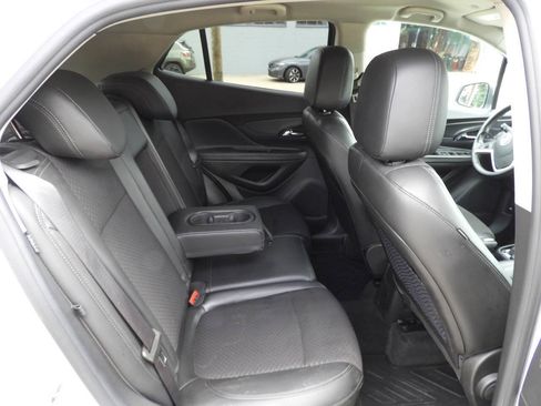 Used 2021 Buick Encore Preferred AWD/4WD image 29