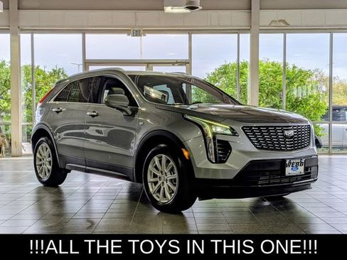 Used 2023 Cadillac XT4 Luxury w/ Cold Weather Package AWD/4WD image 2