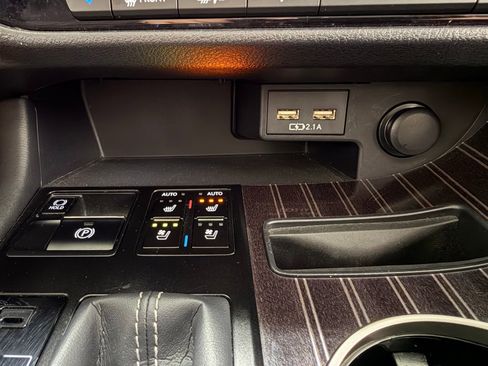 Used 2020 Lexus RX 450h AWD w/ Luxury Package image 21