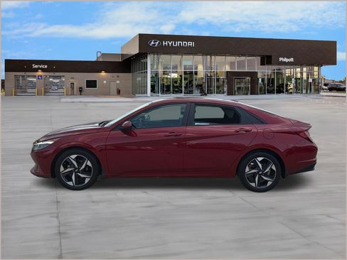Used 2023 Hyundai Elantra SEL w/ Convenience Package FWD image 2