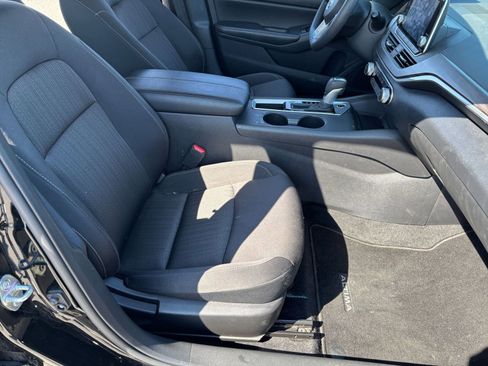 Used 2025 Nissan Altima 2.5 SV image 36