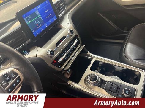 Used 2021 Ford Explorer XLT image 14