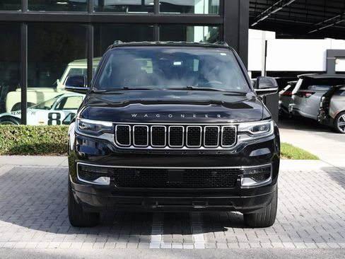 Used 2023 Jeep Wagoneer 4WD image 3