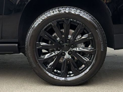 Used 2025 GMC Yukon XL Denali w/ Sun & Power Step Package image 12