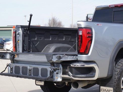 Used 2024 GMC Sierra 2500 SLT w/ SLT Convenience Package image 22