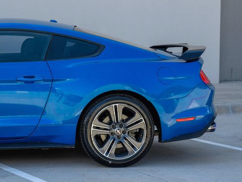 Used 2019 Ford Mustang GT RWD image 12