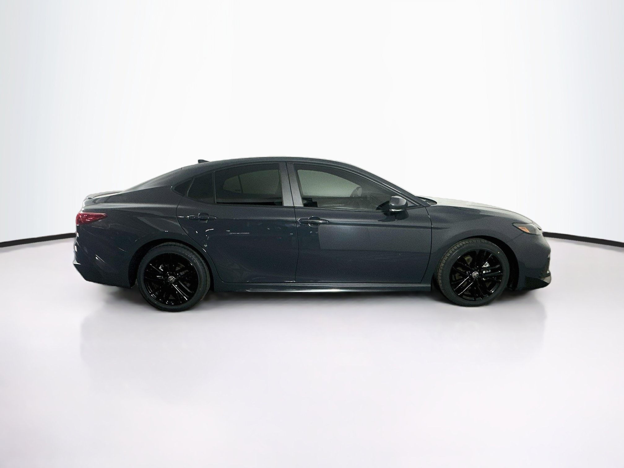 Used 2025 Toyota Camry SE FWD image 10