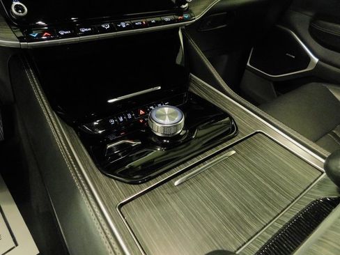 Used 2024 Jeep Wagoneer L Series II w/ Flexible Seating Group image 26