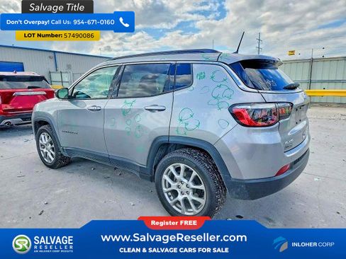 Used 2023 Jeep Compass Latitude AWD/4WD image 3