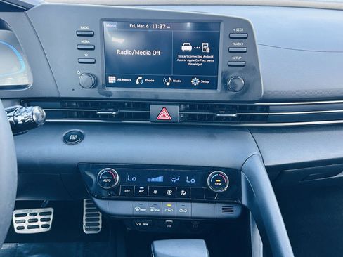 Used 2025 Hyundai Elantra Sport image 15