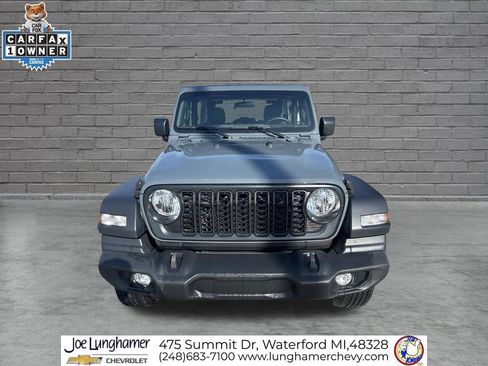 Used 2024 Jeep Wrangler Sport AWD/4WD image 9