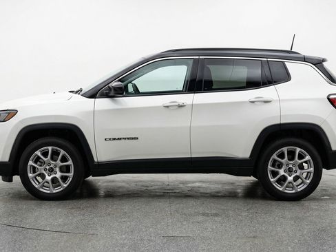Used 2025 Jeep Compass Limited AWD/4WD image 5