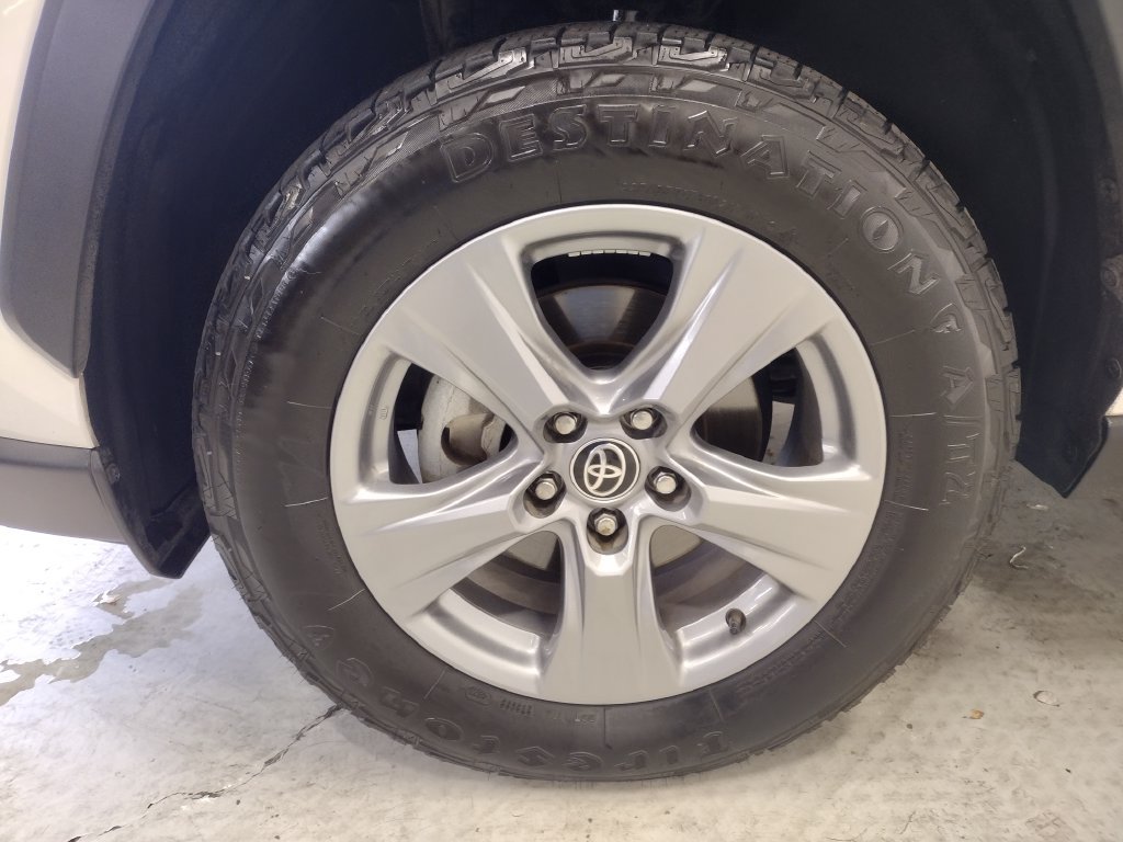 Used 2022 Toyota RAV4 XLE w/ XLE Grade Weather Package AWD/4WD image 5