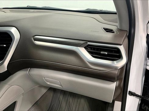 Used 2022 GMC Acadia SLT w/ Preferred Package FWD image 16