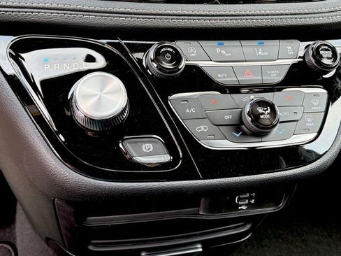 New 2026 Chrysler Pacifica Select image 24