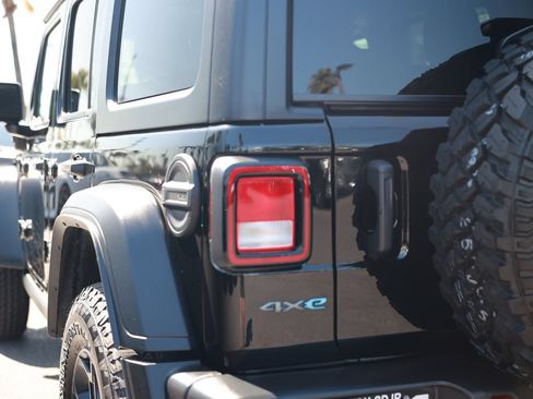 Used 2023 Jeep Wrangler Unlimited AWD/4WD image 13