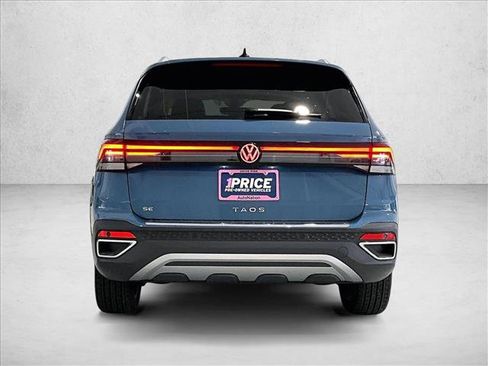Used 2025 Volkswagen Taos SE FWD image 4