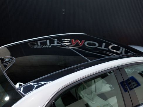 Used 2010 Mercedes-Benz E 550 4MATIC Sedan image 17